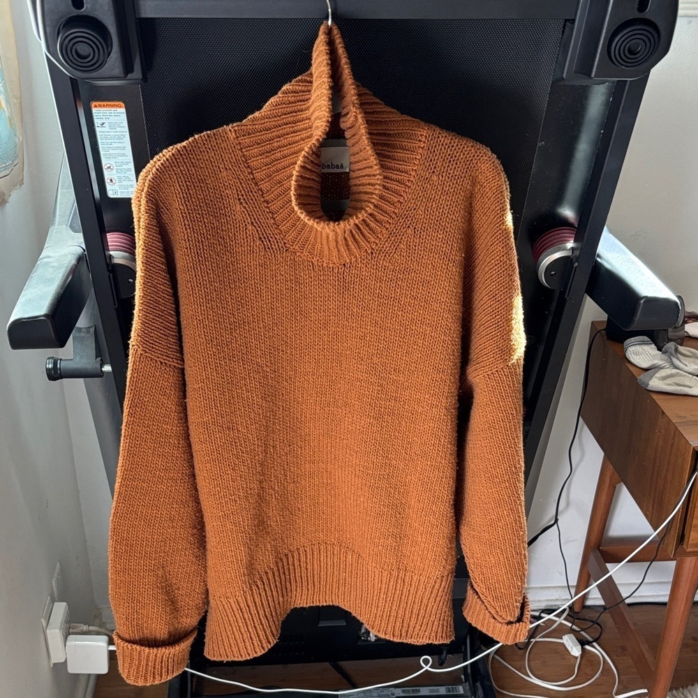 Babaa Turtleneck Sweater - Picture 5 of 17